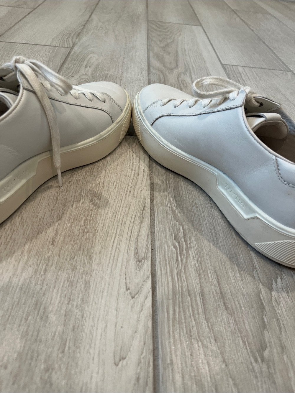 Ecco Women's Bone White Leather Low-Top Sneakers - Picture 7 of 8